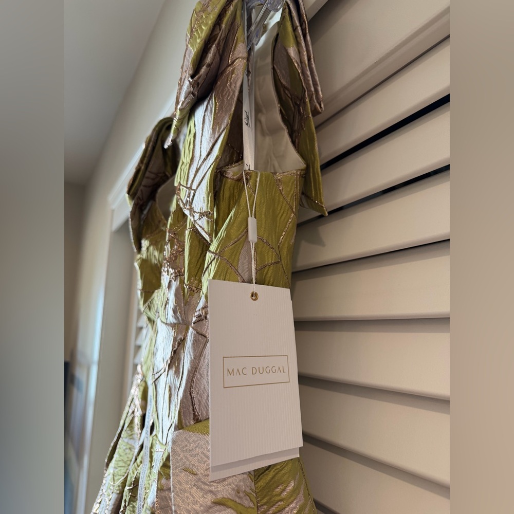 *NWT* Mac Duggal Lemon Green Metallic V-Neck Maxi Gown - Picture 11 of 16